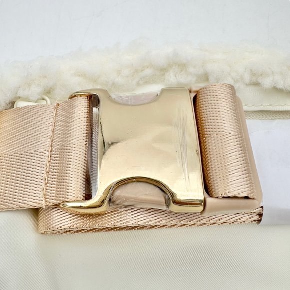 Wantable Belt Bag 9x6x2 Winter White Fleece Gold Colored Adjustable Strap NEW - Picture 7 of 10